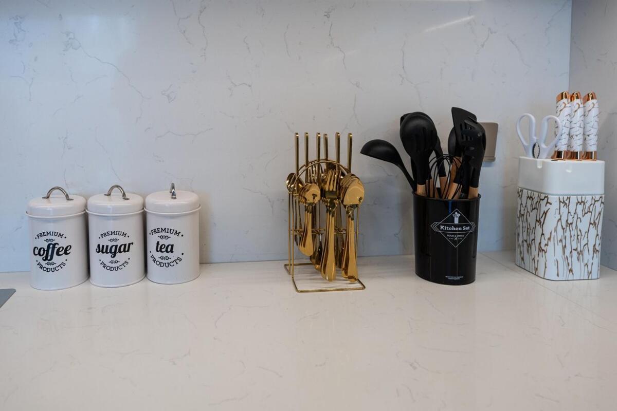 Luxury Just Steps From Mall 2br Grande *