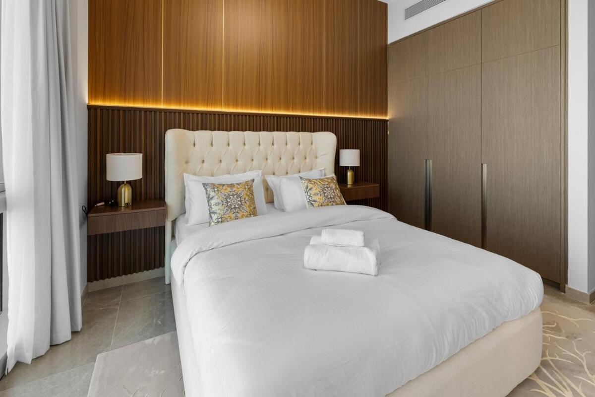 Luxury Just Steps From Mall 2br Grande