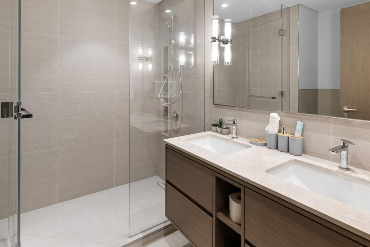 Luxury Just Steps From Mall 2br Grande Dubai