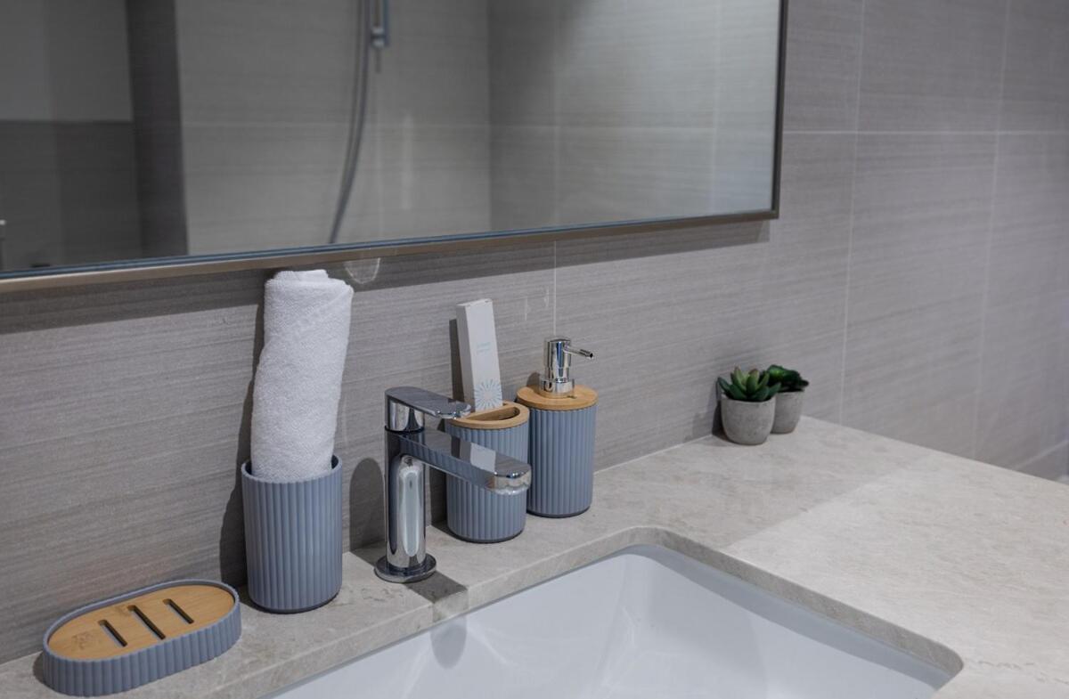 Luxury Just Steps From Mall 2br Grande