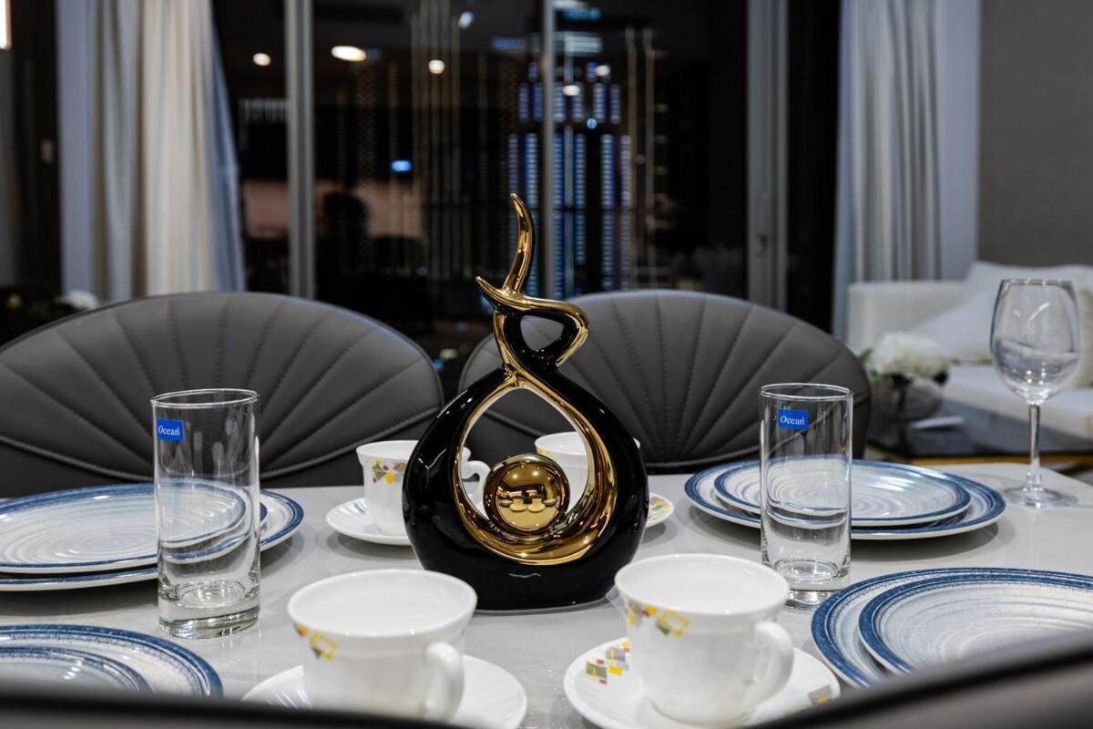 Luxury Just Steps From Mall 2br Grande * Dubai