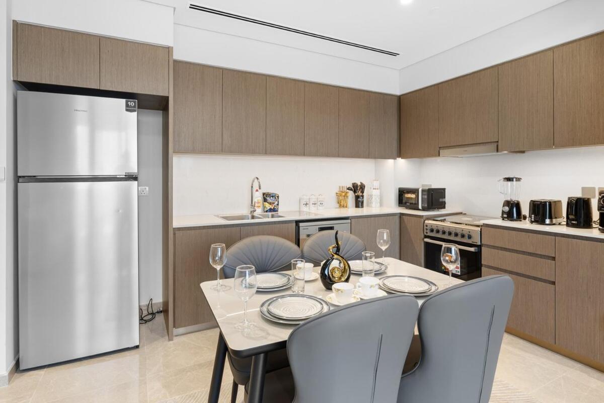 Luxury Just Steps From Mall 2br Grande * Dubai