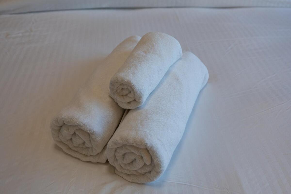 Luxury Just Steps From Mall 2br Grande Apartment *