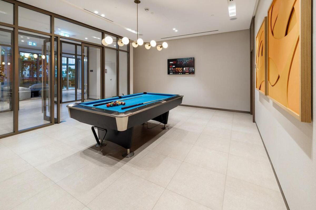 Luxury Just Steps From Mall 2br Grande *