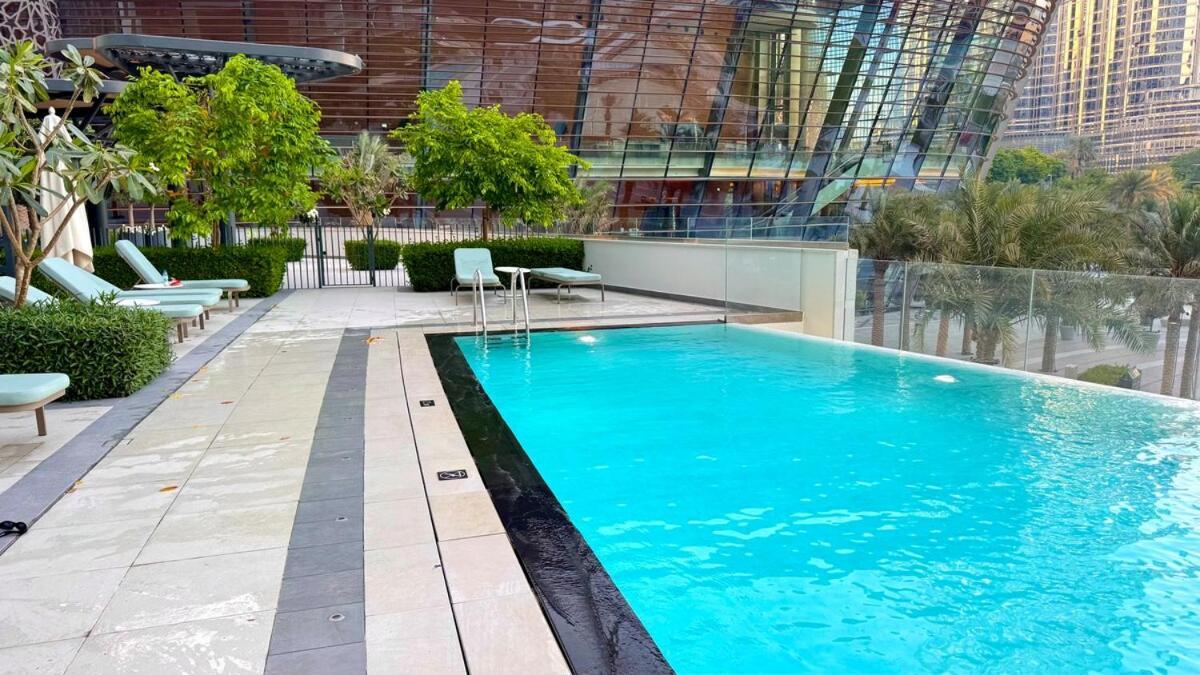 Luxury Just Steps From Mall 2br Grande Apartment *