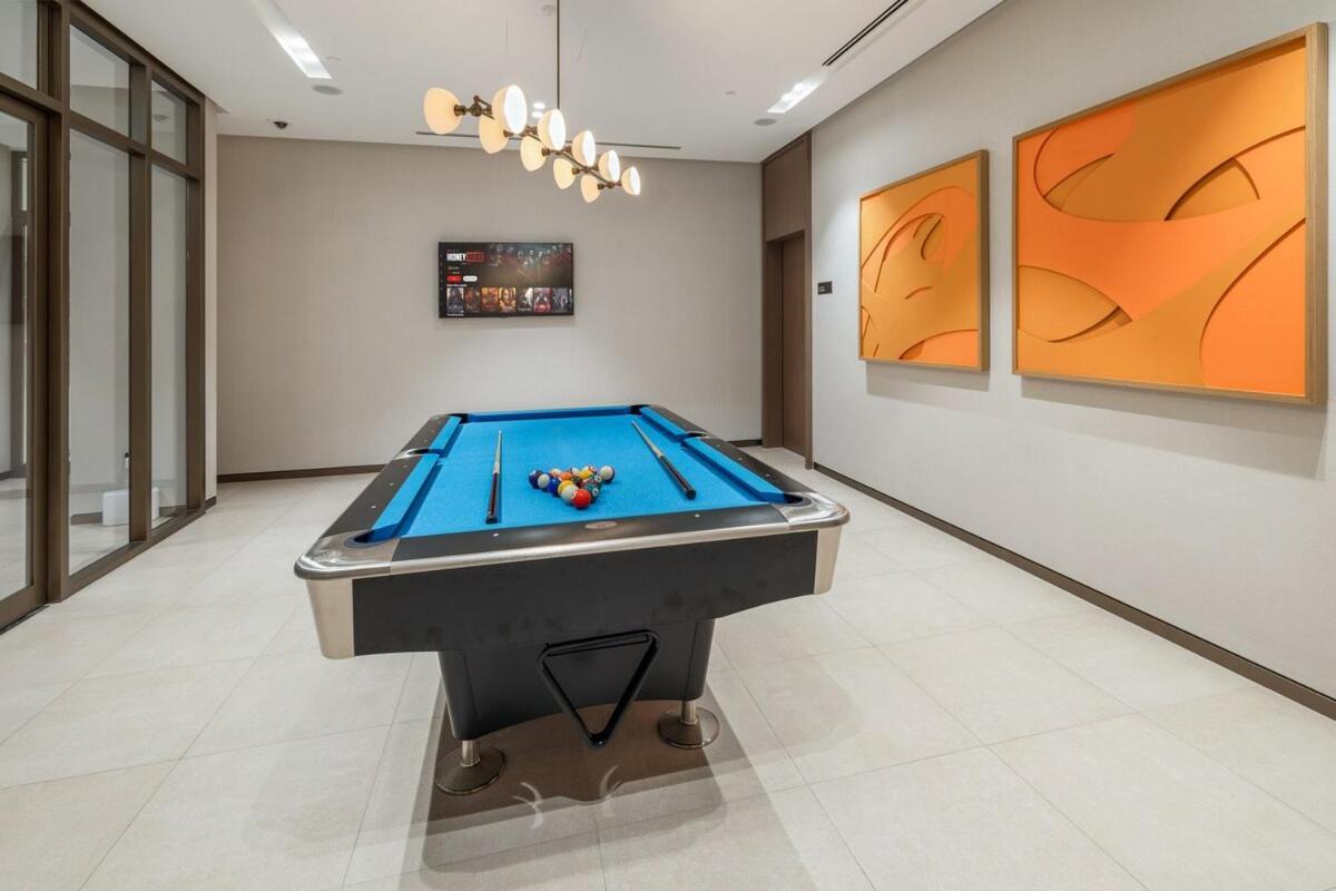 Luxury Just Steps From Mall 2br Grande